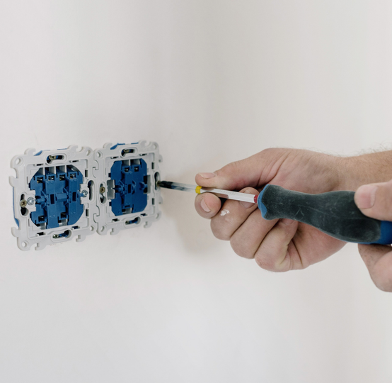 de la soare la priza