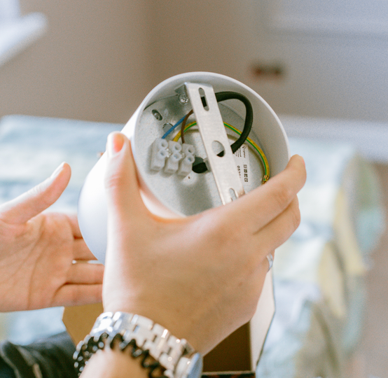 de la soare la priza